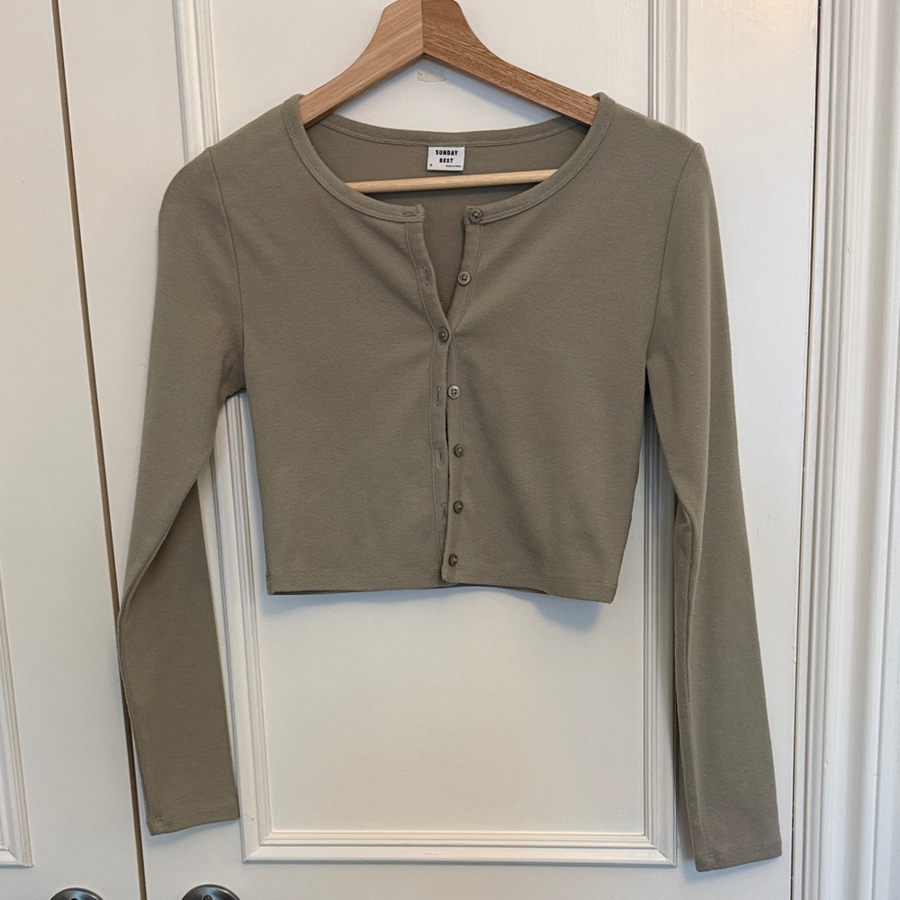 Aritzia Sunday Best Apple Longsleeve in dry basil